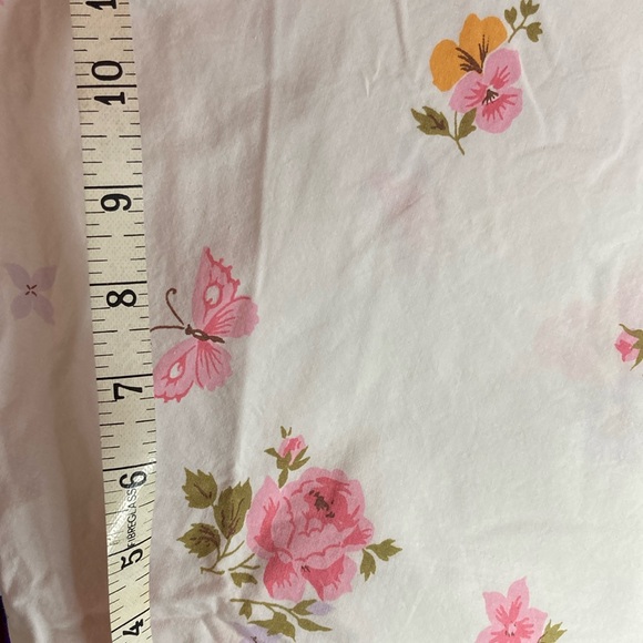 Vintage fitted twin sheet. Pink and orange Floral pattern on white 36 x 70 403 - Picture 1 of 3